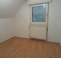 Dachgeschoßwohnung - 330,00&nbsp;EUR Kaltmiete, ca.&nbsp; 36,00&nbsp;m&sup2; in Hanau (PLZ: 63457) Großauheim