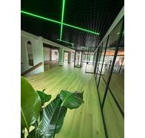 Moderne Showroom Ausstellungsfläche zur Untermiete – Loft-Büro - Stapelfeld