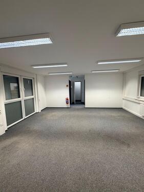 Foto - Kfz-Gewerbe Autohandel Marl – Büro, Stellplätze, an Waschstraße