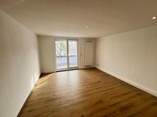 Foto - frisch sanierte sowie lichtdurchflutete Dreiraumwohnung mit Balkon...sehr ruhig gelegen