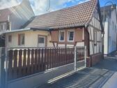 Foto - kleines Fachwerkhäuschen mit Nebengebäude