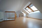 Foto - II 2 - Raum Dachgeschoss Wohnung mit Galerie und EBK - ab sofort II