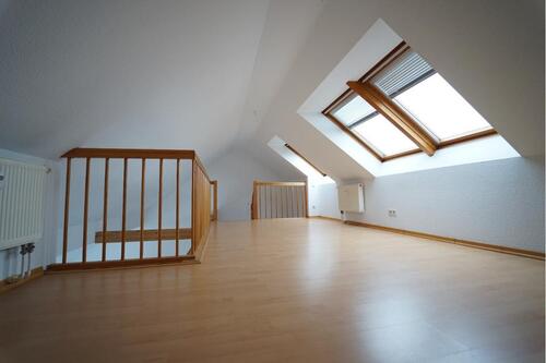 Foto - II 2 - Raum Dachgeschoss Wohnung mit Galerie und EBK - ab sofort II