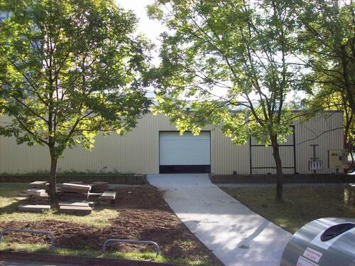 Foto - Verm. am Parkhaus in der Singerstr. 114 einen Außenstellplatz