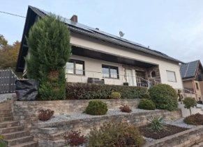 Foto - Freistehendes 1-2 Familienhaus mit neuer PV-Anlage
