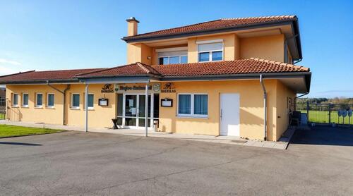 Foto - Direkt durchstarten: Eingeführtes Stadion-Restaurant in Haiterbach zu verpachten - Provisionsfrei!