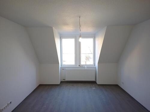 Foto - Anfragen NUR per E-Mail. 65 qm Top sanierte 2-Zimmer Wohnung im 4-OG.