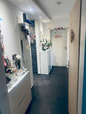 Foto - Moderne 3 Zimmer Wohnung mit Stellplatz, Einbauküche und Terrasse