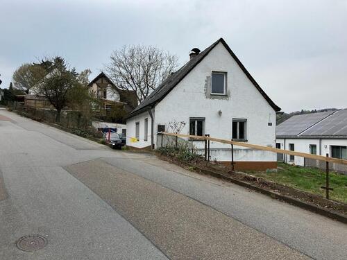 Foto - (Bau)Grundstück mit Einfamilienhaus und Garage