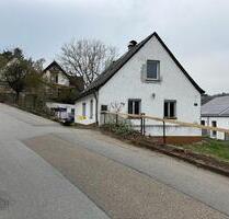 (Bau)Grundstück mit Einfamilienhaus und Garage - Sinzing