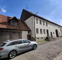 Bauernhaus mit 2 Scheunen und 2 Ställen und großen Grundstück - Pfeffelbach