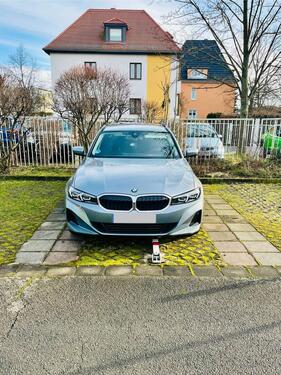 Foto - Perfekter Parkplatz - groß, beleuchtet, sicher- 247 Zugang