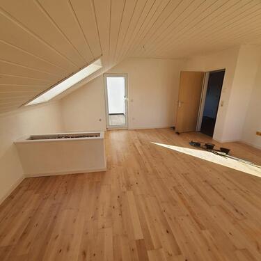 Foto - Gepflegte 2,5-Zimmer-Dachgeschosswohnung mit Dachterasse und EBK