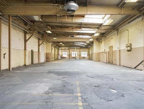 Foto - Großzügige Halle-ab 2 EURm²- mit praktische Anlieferungsmöglichkeiten!*