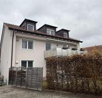 Klasse 3 Zi Wohnung mit herrlicher Terrasse in Ortsmitte von Bergkirchen