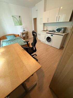 Foto - Voll Möbliertes Zimmer mit eigener Küche & Bad – Zentrum