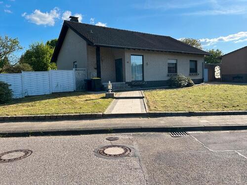 Foto - Schöner freistehender Bungalow - 395.000,00 EUR Kaufpreis,