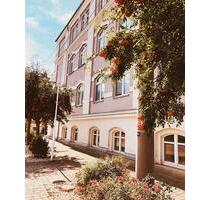 Günstige 140qm Eigentumswohnung mit separatem Eingang - Neumark