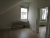 Foto - Frisch renoviert: 3-Zimmer-Dachgeschosswohnung mit neuem Bad in zentraler Lage