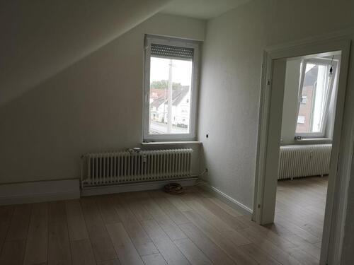 Foto - Frisch renoviert: 3-Zimmer-Dachgeschosswohnung mit neuem Bad in zentraler Lage