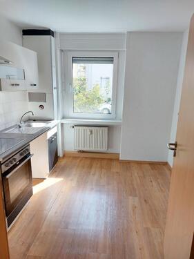 Foto - Helle 2-Zi.- Whg, Wü- Arndtstraße, Badewanne, WG-geeignet