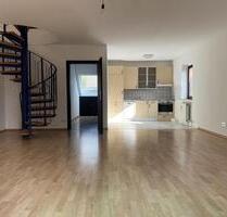 zentral gelegene, helle 2,5 Zimmer Maisonettewohnung mit Balkon & inkl. Stellplatz in Ratingen-Hösel