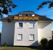 Schöne 2 Zimmer Dachgeschosswohnung mit Balkon in Porz-Wahnheide - Köln