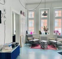 Freie Arbeitsplätze in kreativem Altbau-Büro in Stuttgart-Ost