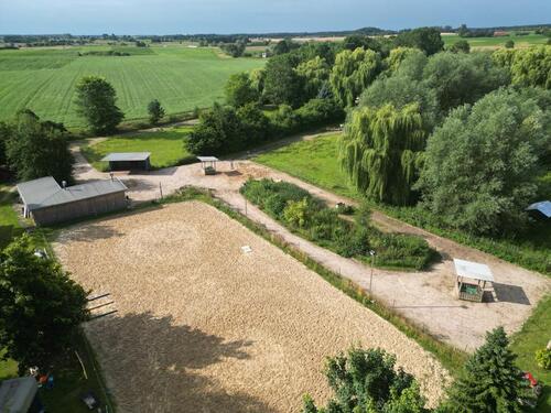Foto - Wohnen mit Pferd, Offenstall, Paddocktrail