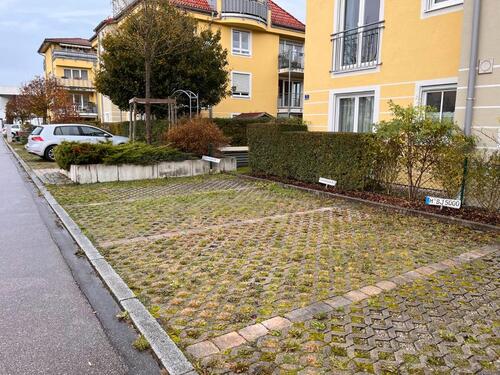 Foto - AußenstellplatzParkplatz für Ihr Auto Nähe Flughafen