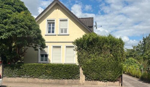 Foto - Ein-Zweifamilienhaus mit großem Garten in zentraler Lage
