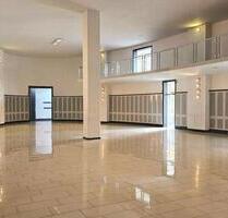 Großer Gewerbe-Saal mit Galerie – zentrale Lage in Löningen