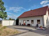 Foto - Einfamilienhaus mit Einliegerbereich und 2 Garagen