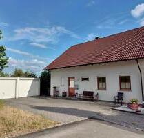 Einfamilienhaus mit Einliegerbereich und 2 Garagen - Seßlach