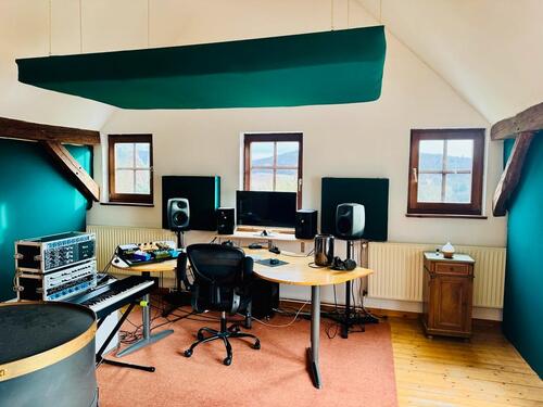Foto - Akustisch optimiertes Tonstudio auf idyllischem Bauernhof