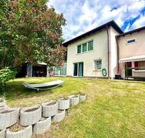 Geräumiges Familienhaus mit Balkon in Nittendorf