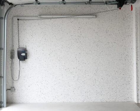Foto - Kernsanierte Garage mit Strom, Sektionaltor & 2 zusätzlichen Stellplätzen zu vermieten