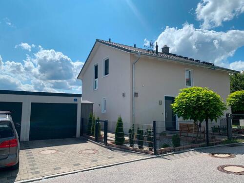Foto - Einfamilienhaus mit Doppelgarage