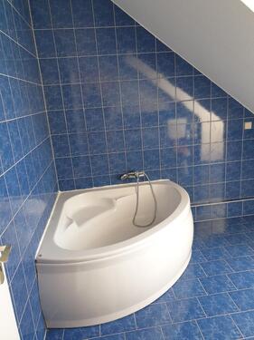 Foto - 2 Zimmer - Dachgeschoss - mit Wannenbad für die 'Blaue Stunde'