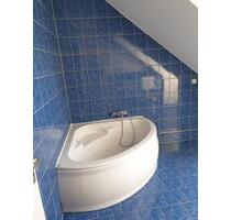 2 Zimmer - Dachgeschoss - mit Wannenbad für die 