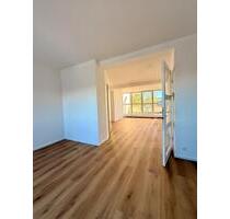 Charmante sanierte 2-Zimmer-DG Wohnung mit Loggia in Spandau - Berlin