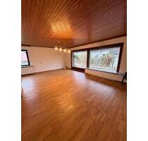 Wohnung in Büchen: 3 Zimmer im EG + 3 im Souterrain