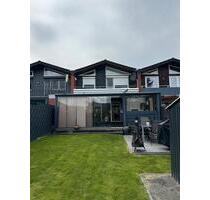 Modernisiertes Reihenhaus in Kanallage - Emden