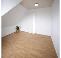 Frisch renovierte 3-Zimmer Dachgeschosswohnung in Mülheim - Essen Stadtbezirk IV