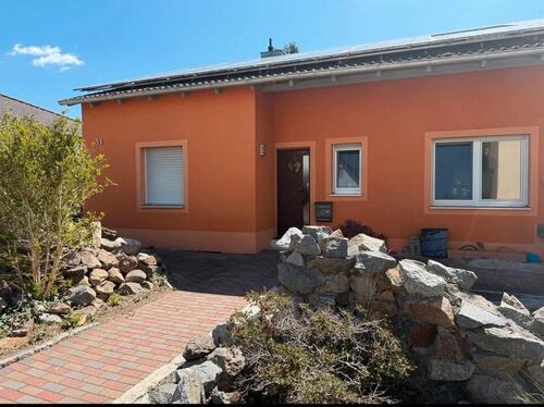 Foto - Einfamilienhaus mit Einliegerwohnung in Wackersdorf