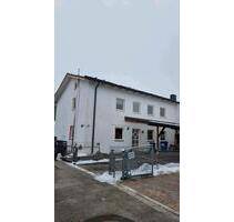 Geräumige teilrenovierte Doppelhaushälfte in ruhiger Lage - Waldkraiburg