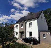 Freistehendes Einfamilienhaus. Dortmund Brechten. Haus mit Garten