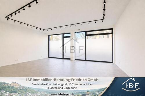 Foto - Modernes Ladenlokal im EG mit großer Fensterfront und zusätzlichen Flächen im OG zentral in Siegen