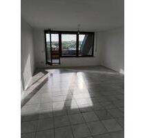 Helle 3-Zimmer-Wohnung mit Balkon, EBK und schönem Ausblick - Würzburg Lindleinsmühle
