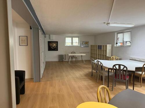 Foto - Büro zu vermieten, mit Bad, Küche & Großraumbüro,möbiliert